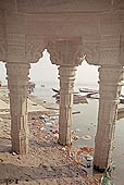 Varanasi - Scindia Ghat - Shiva temple 